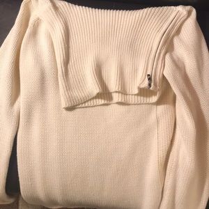 Turtle neck plush sweater